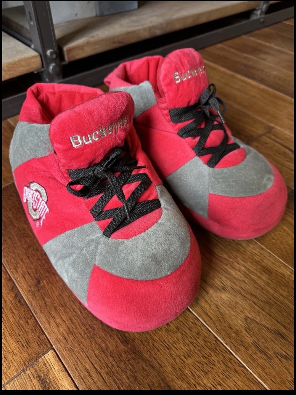 Ohio State Buckeyes Original Comfy Feet Sneaker Slippers ~ Size L